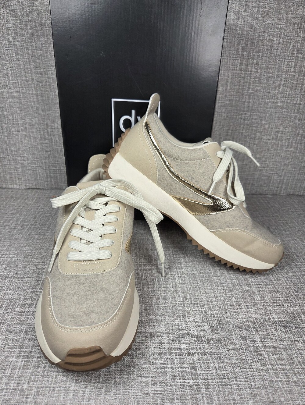 Dolce Vita Bossy Oatmeal Flannel Leather Sneakers Beige Gold Women's 9